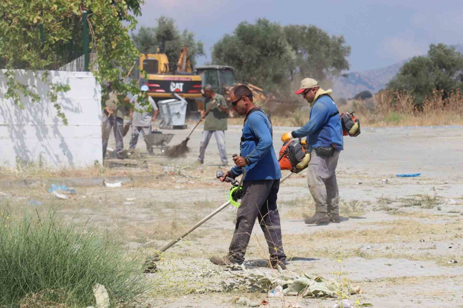 Nazilli Belediyesi Pınarbaşı Mahallesi’nde temizlik çalışması başlattı
