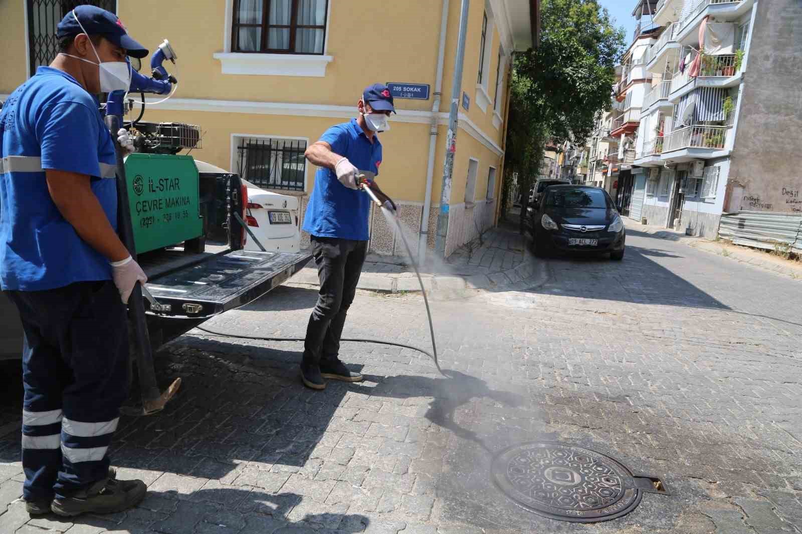 Efeler Belediyesi kent genelinde ilaçlama çalışmalarını sürdürüyor
