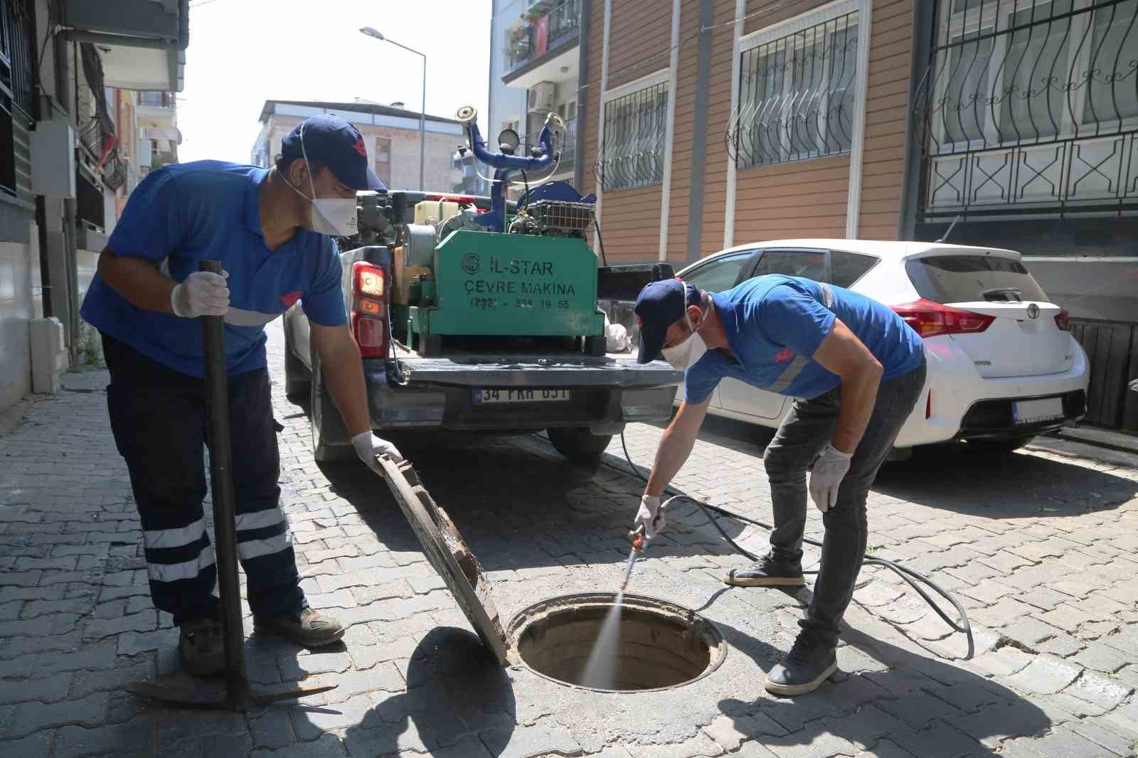 Efeler Belediyesi kent genelinde ilaçlama çalışmalarını sürdürüyor
