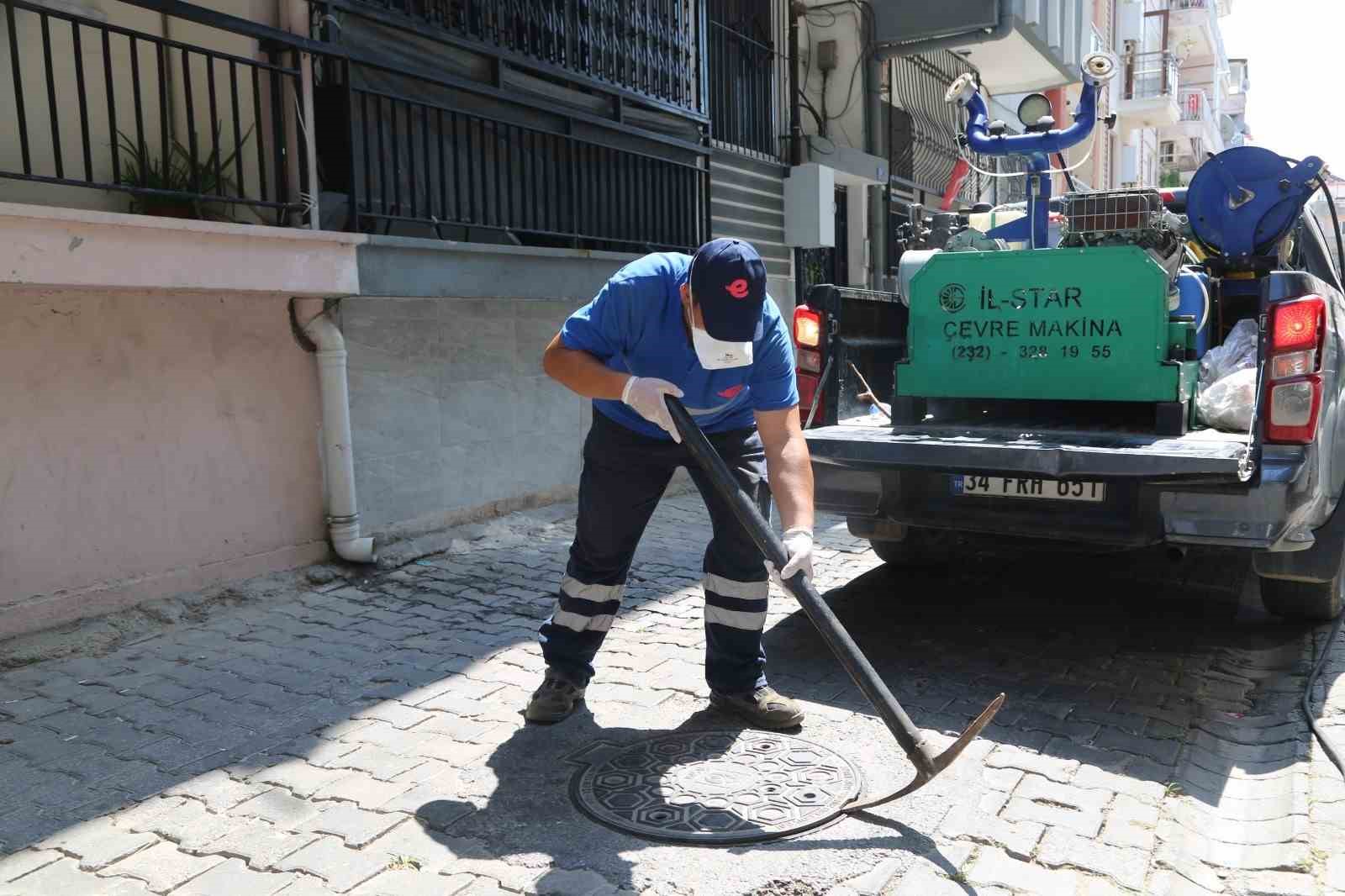 Efeler Belediyesi kent genelinde ilaçlama çalışmalarını sürdürüyor
