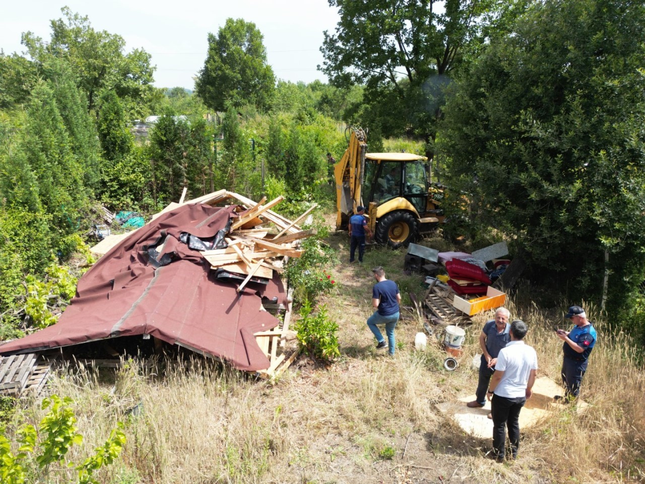 Kartepe’de kaçak bungalovlar yıkıldı
