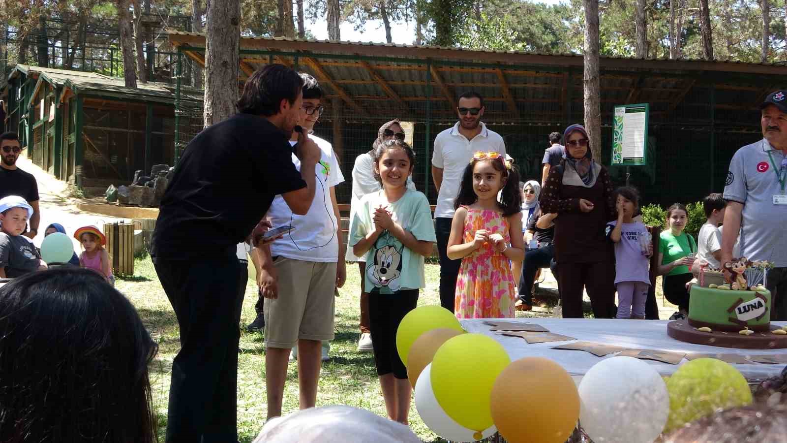 Maymun Luna’nın doğum günü Çekmeköy hayvanat bahçesinde çocuklarla beraber kutlandı
