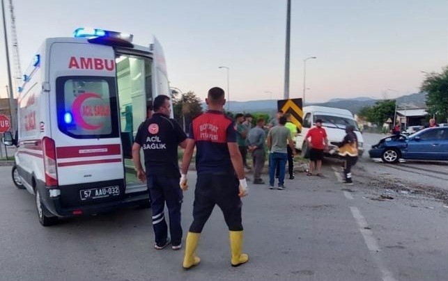 Sinop’ta trafik kazası: 2 yaralı
