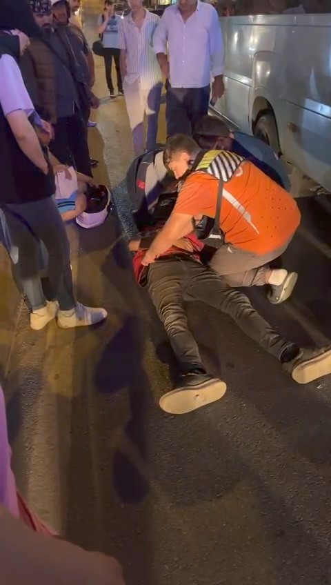 Pendik’te motosikletli kurye minibüse çarptı: 1 yaralı
