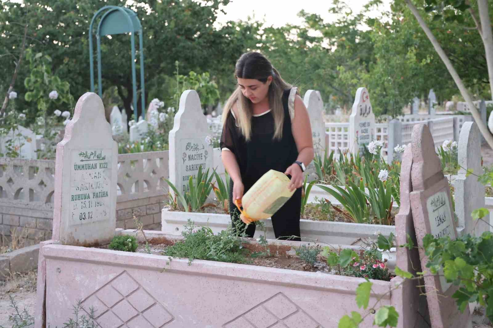 32 yıl sonra hem kendi mezarını buldu hem de gerçek ailesini
