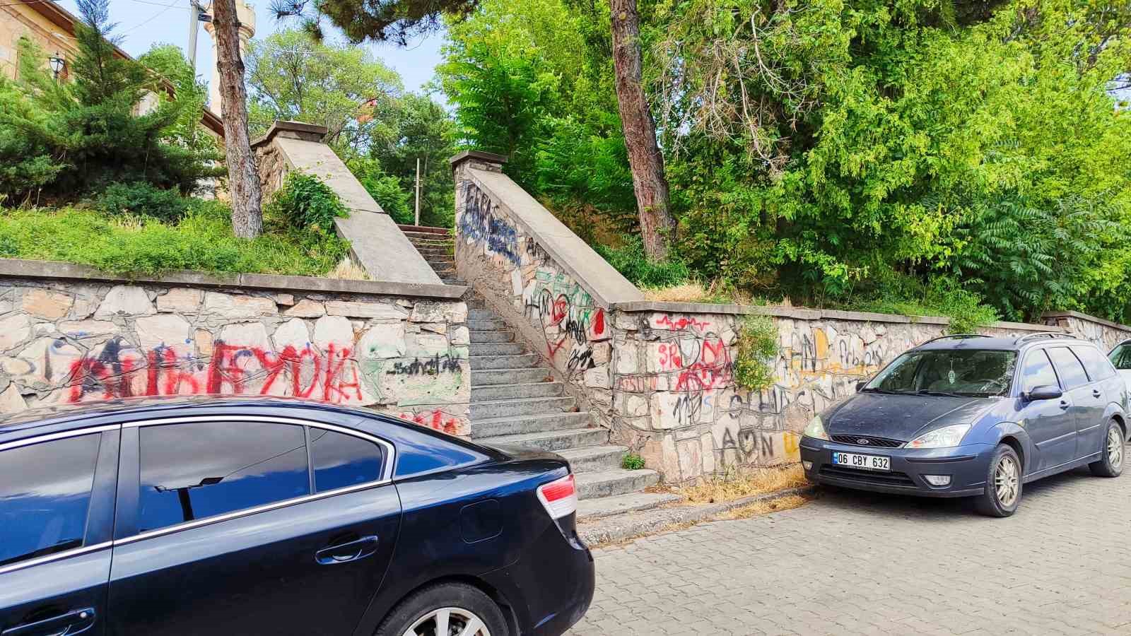 Tarihi kazıların yapıldığı Kalehöyük, otopark alanına döndü
