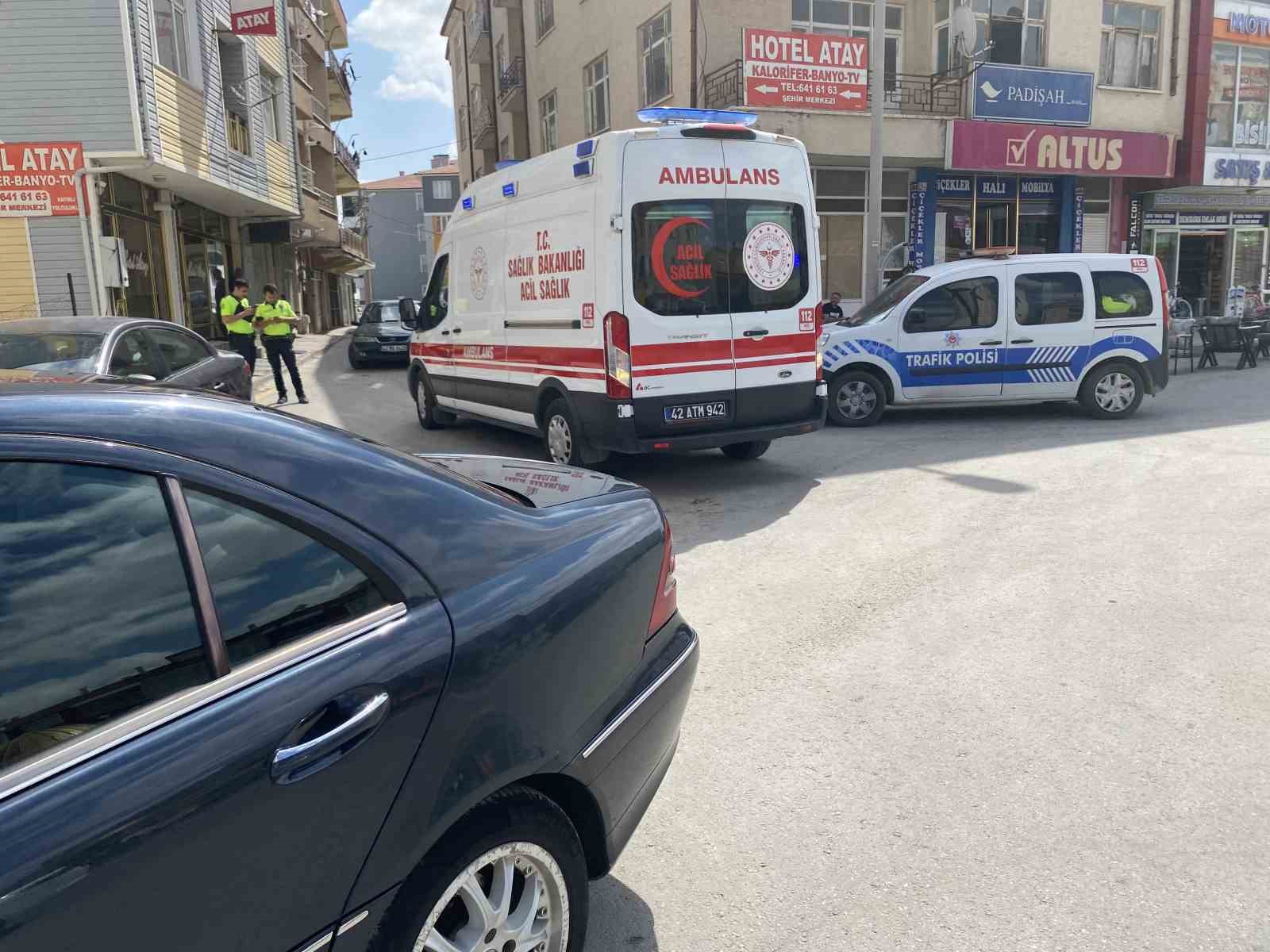 Konya’da geri manevra yapan otomobilin kadına çarpması kamerada
