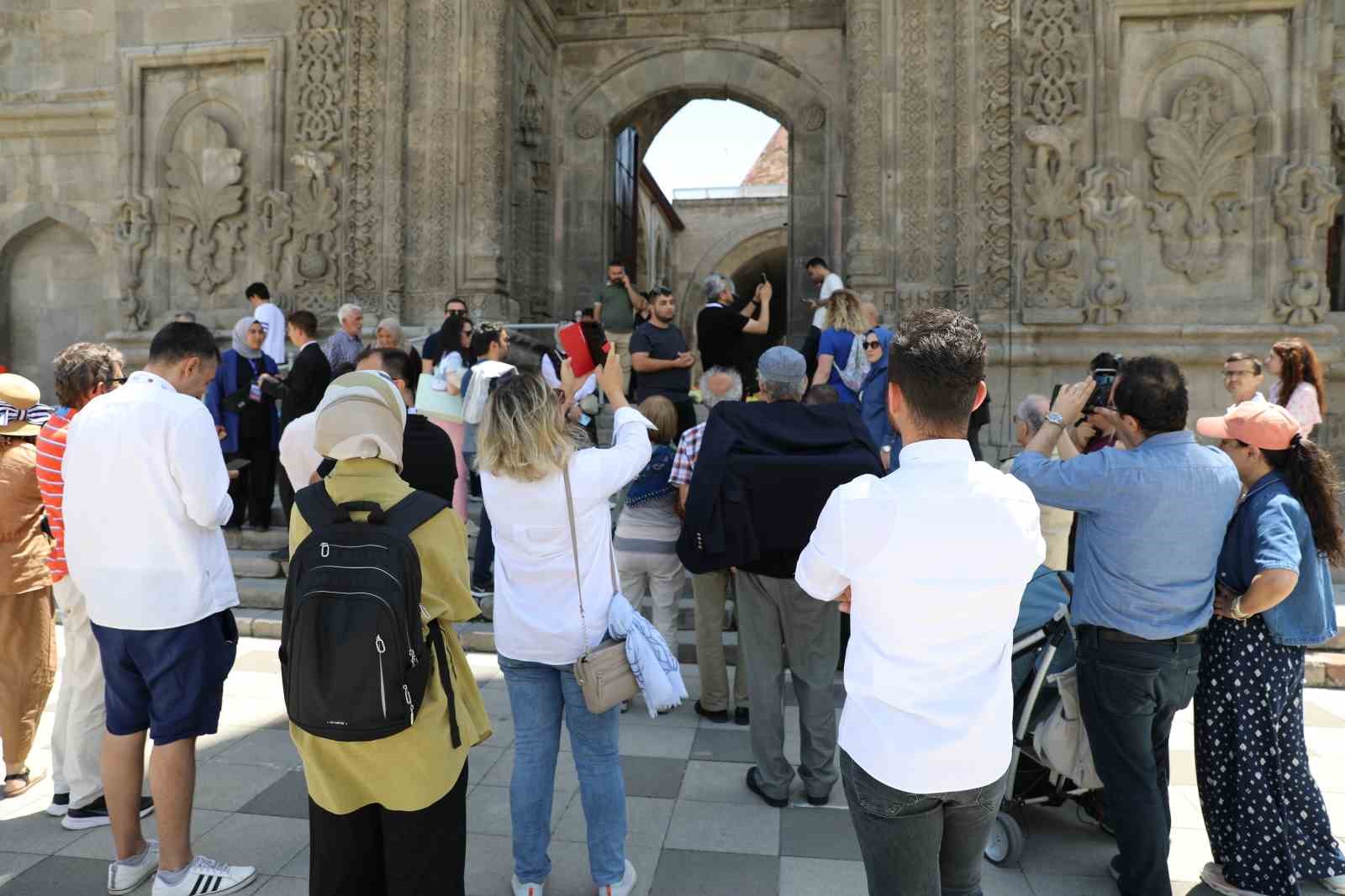 Genç bilim insanlarının geleceğine yönelik atılacak adımlar, Atatürk Üniversitesinde ele alındı
