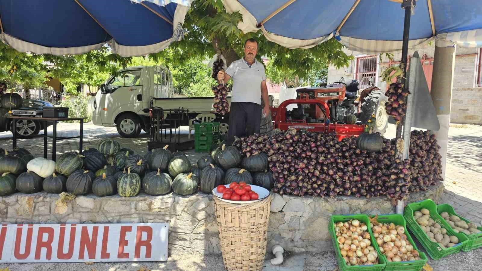 Kapıdağ mor soğanı tezgahlarda yerini aldı
