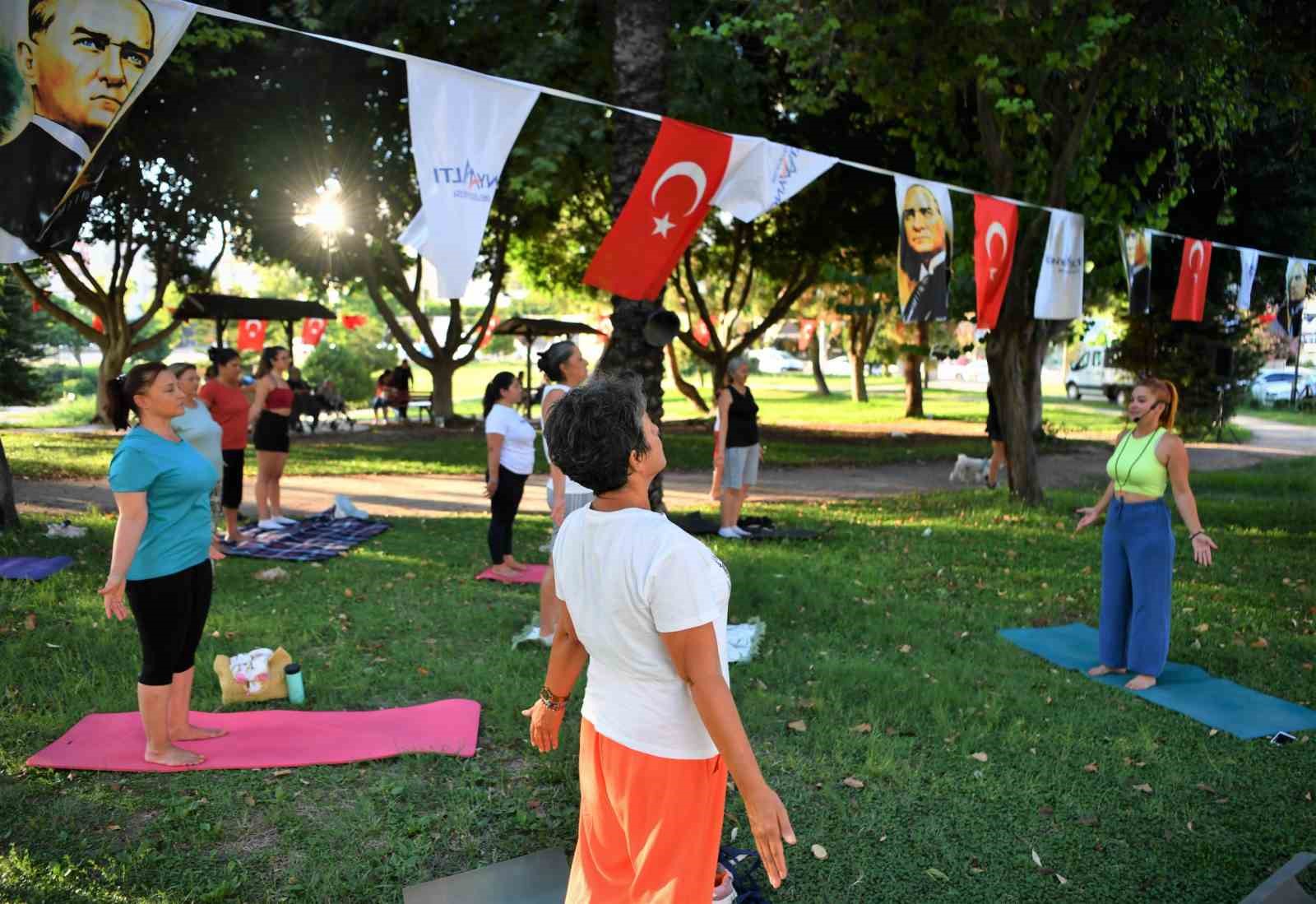 Konyaaltı Belediyesi vatandaşları dansla buluşturdu
