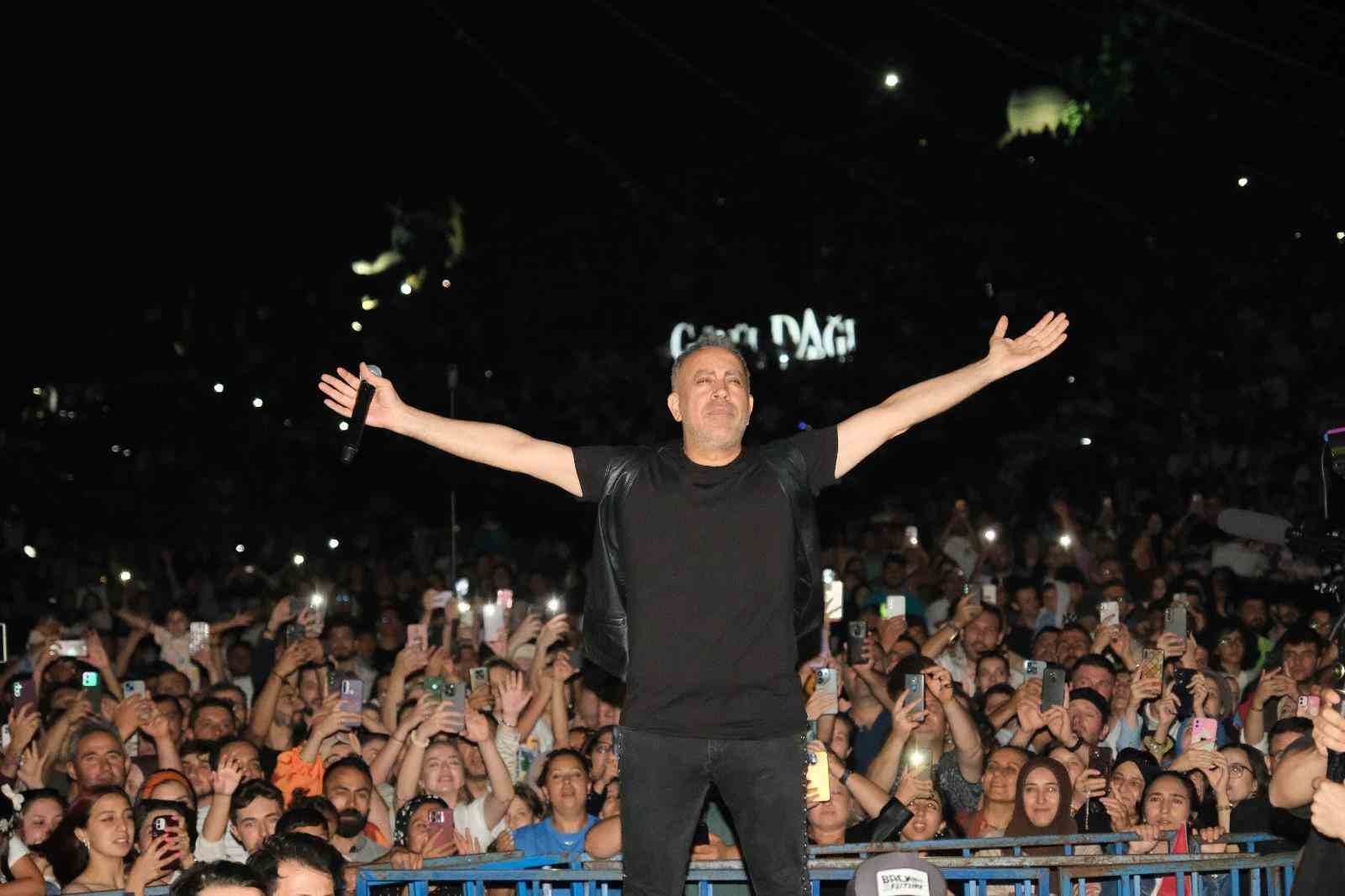 Haluk Levent Sivrihisar’da unutulmaz bir gece yaşattı
