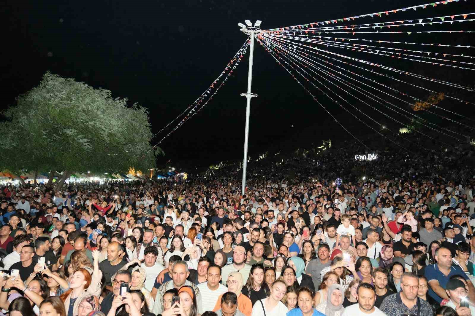 Haluk Levent Sivrihisar’da unutulmaz bir gece yaşattı
