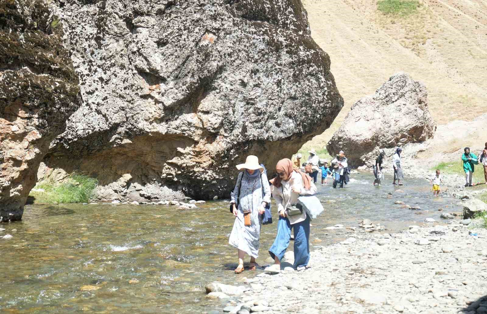 Muş’un doğa harikası doğaseverlerin yeni gözdesi oldu
