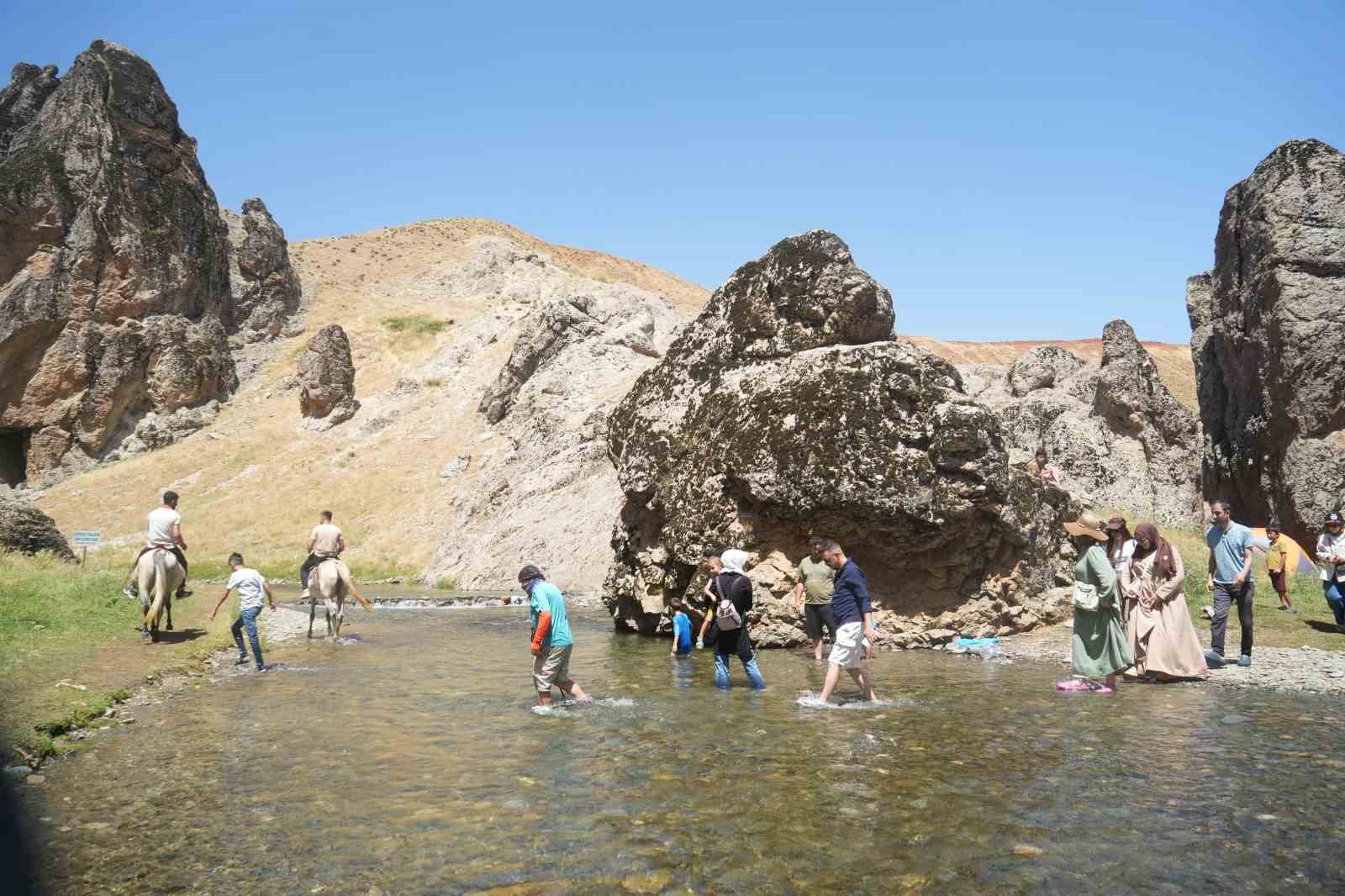 Muş’un doğa harikası doğaseverlerin yeni gözdesi oldu
