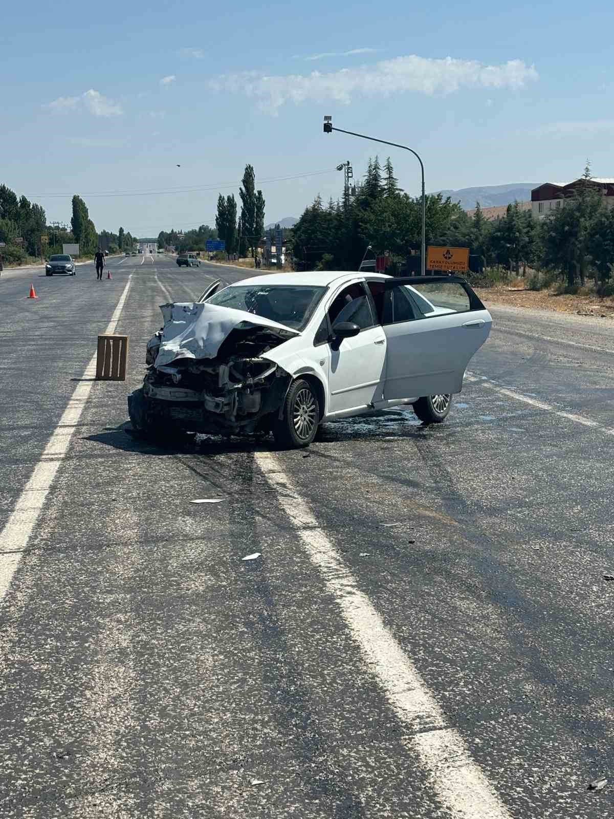 Malatya’da otomobil ile hafif ticari araç çarpıştı: 6 yaralı
