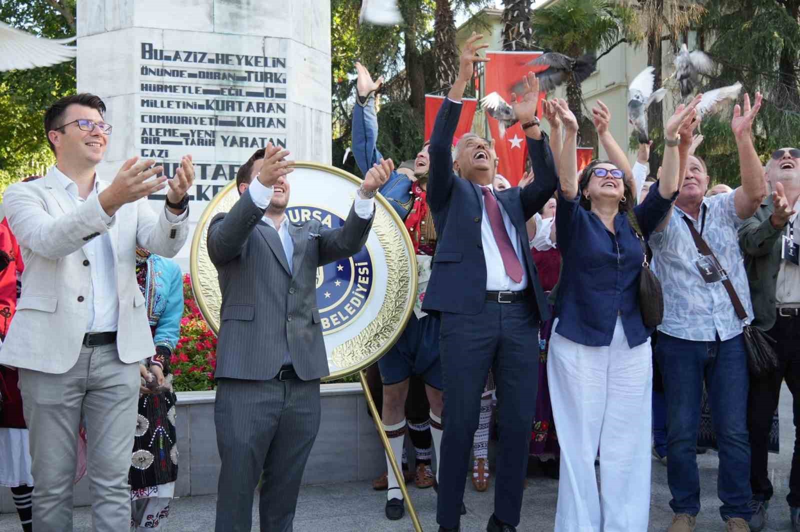 Altın Karagöz’den dünyaya barış ve kardeşlik mesajı
