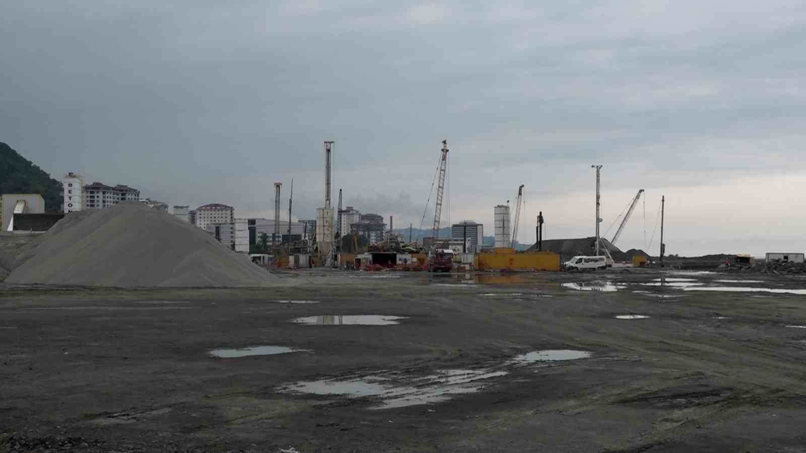 Sağlık Bakanı Kemal Memişoğlu, Rize Şehir Hastanesinin şantiyesinde inceleme yaptı
