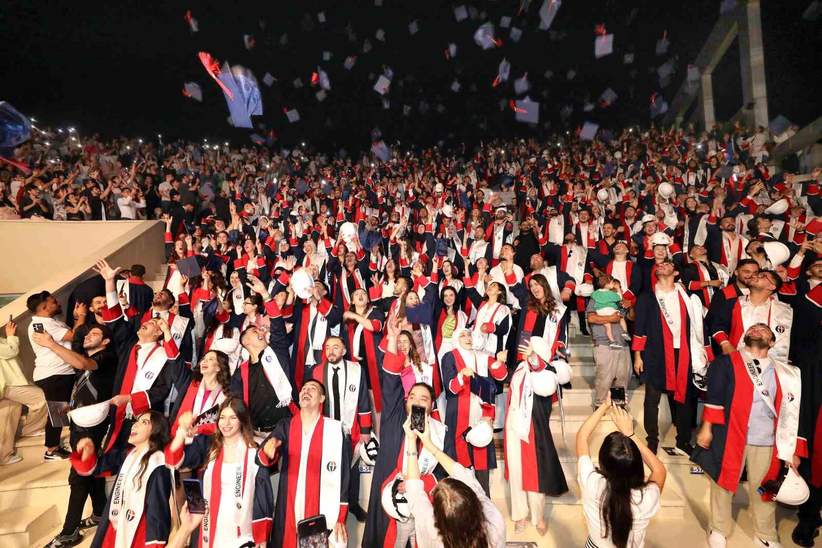 GAÜN Mühendislik Fakültesinde coşkulu mezuniyet töreni
