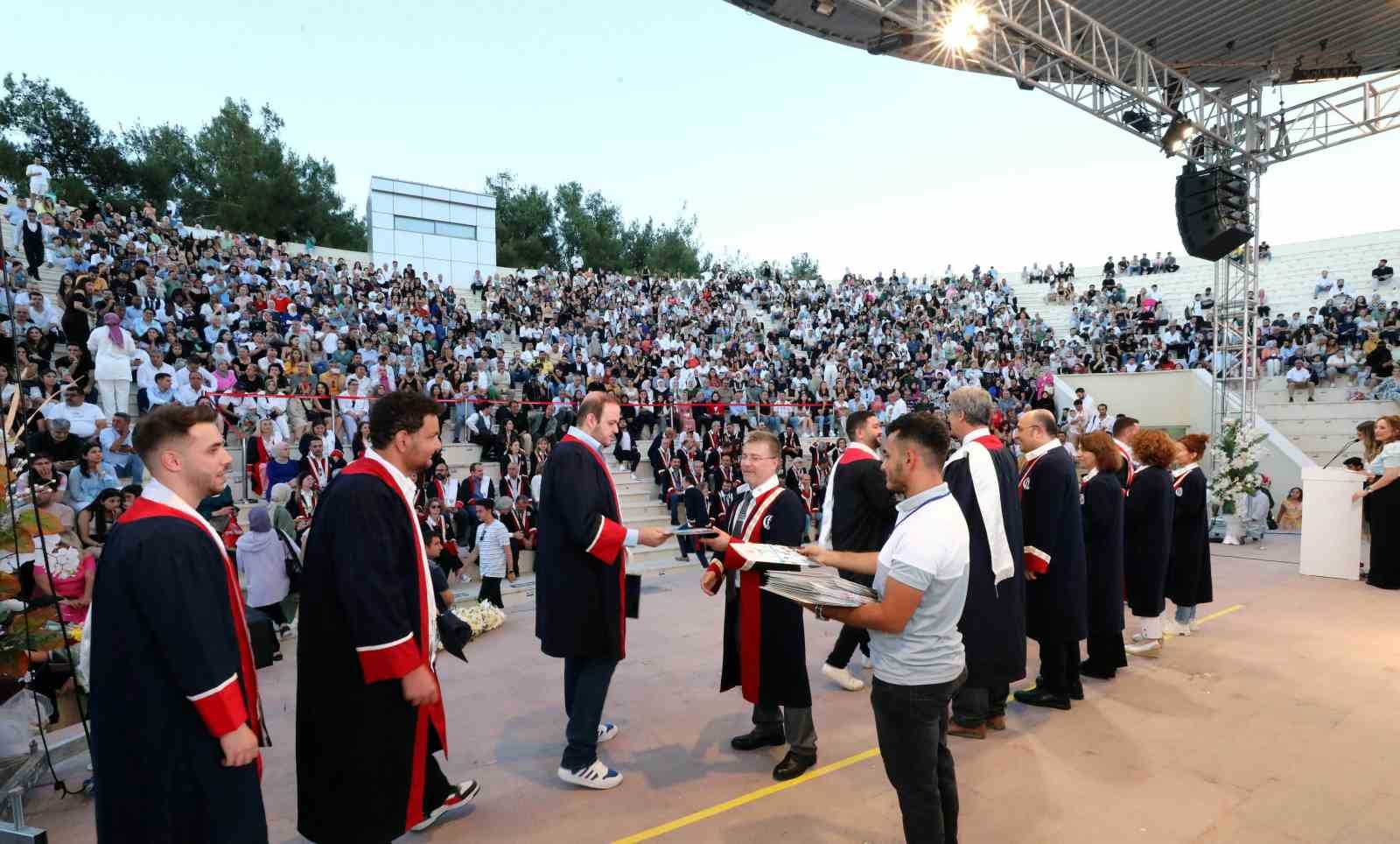 GAÜN Mühendislik Fakültesinde coşkulu mezuniyet töreni
