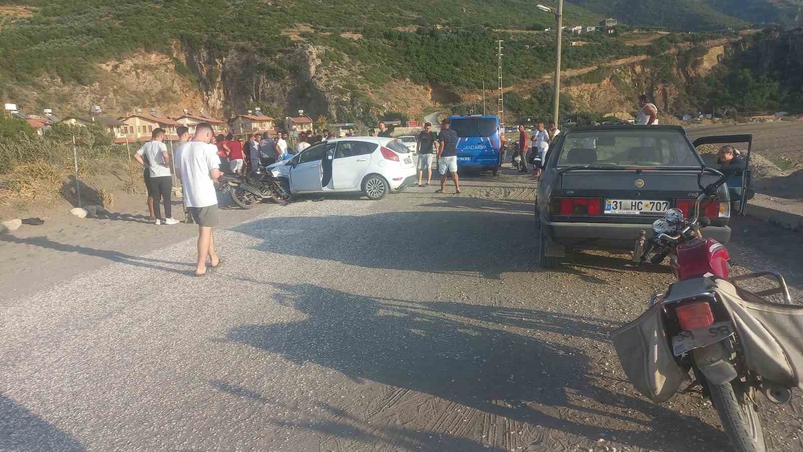 Hatay’da otomobil ile motosiklet çarpıştı: 1 ağır yaralı
