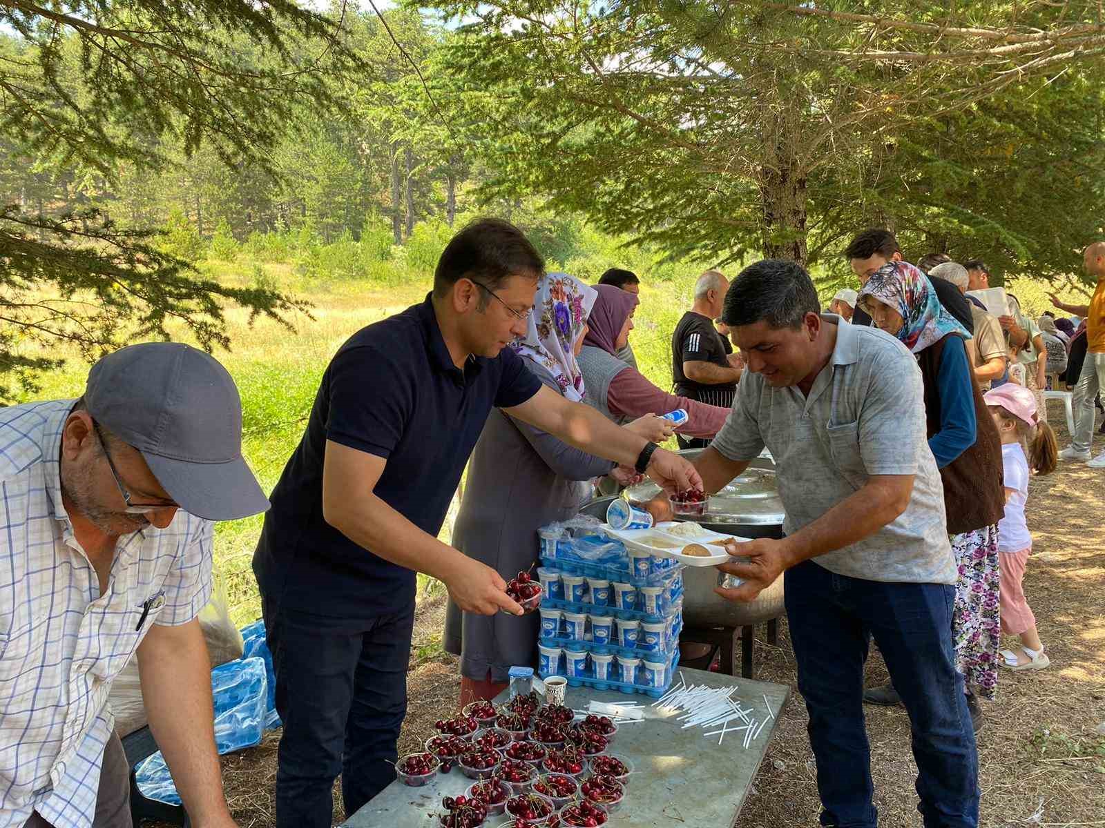 Ulus Dağı eteklerinde kiraz şenliği
