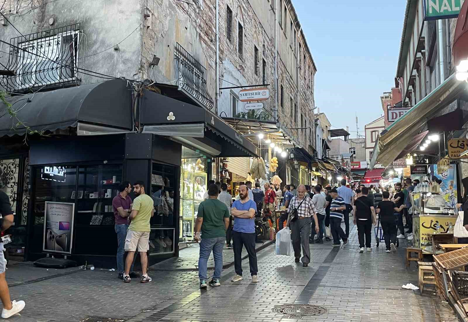 Fatih’te arızalanan yük asansörüne başı sıkışan işçi hayatını kaybetti
