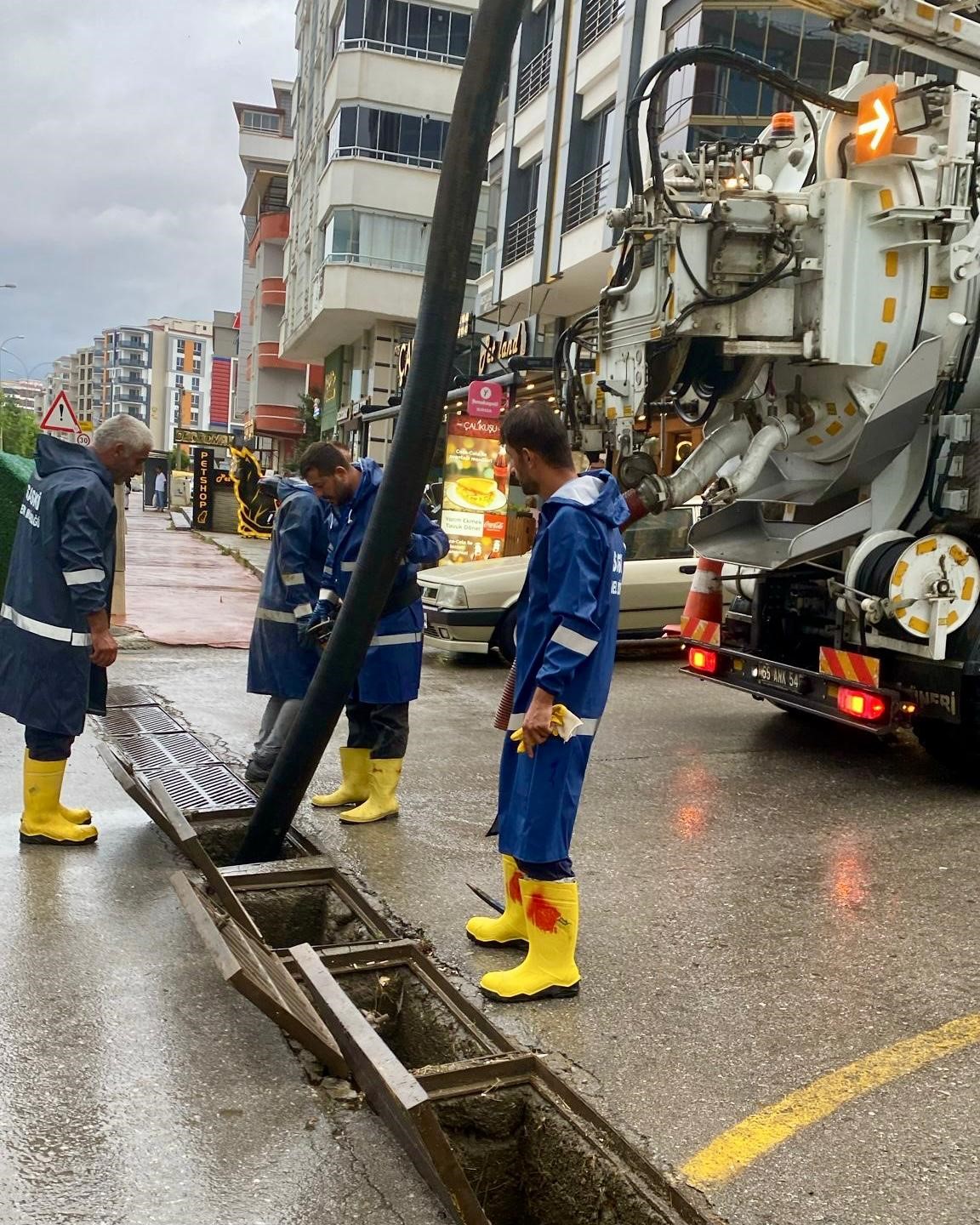 Samsun Büyükşehir tüm ekip ve ekipmanlarıyla sahada
