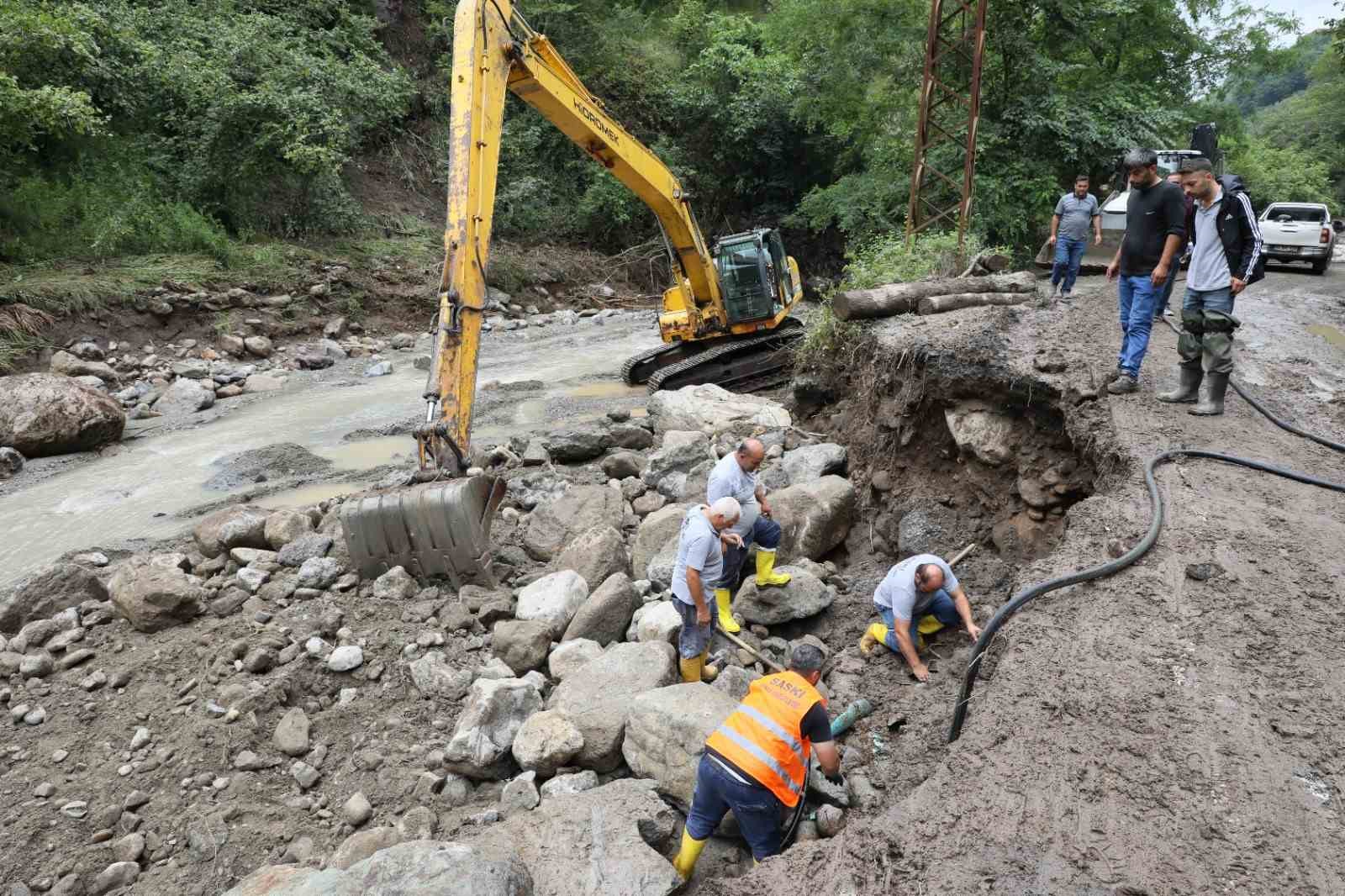 Samsun Büyükşehir tüm ekip ve ekipmanlarıyla sahada
