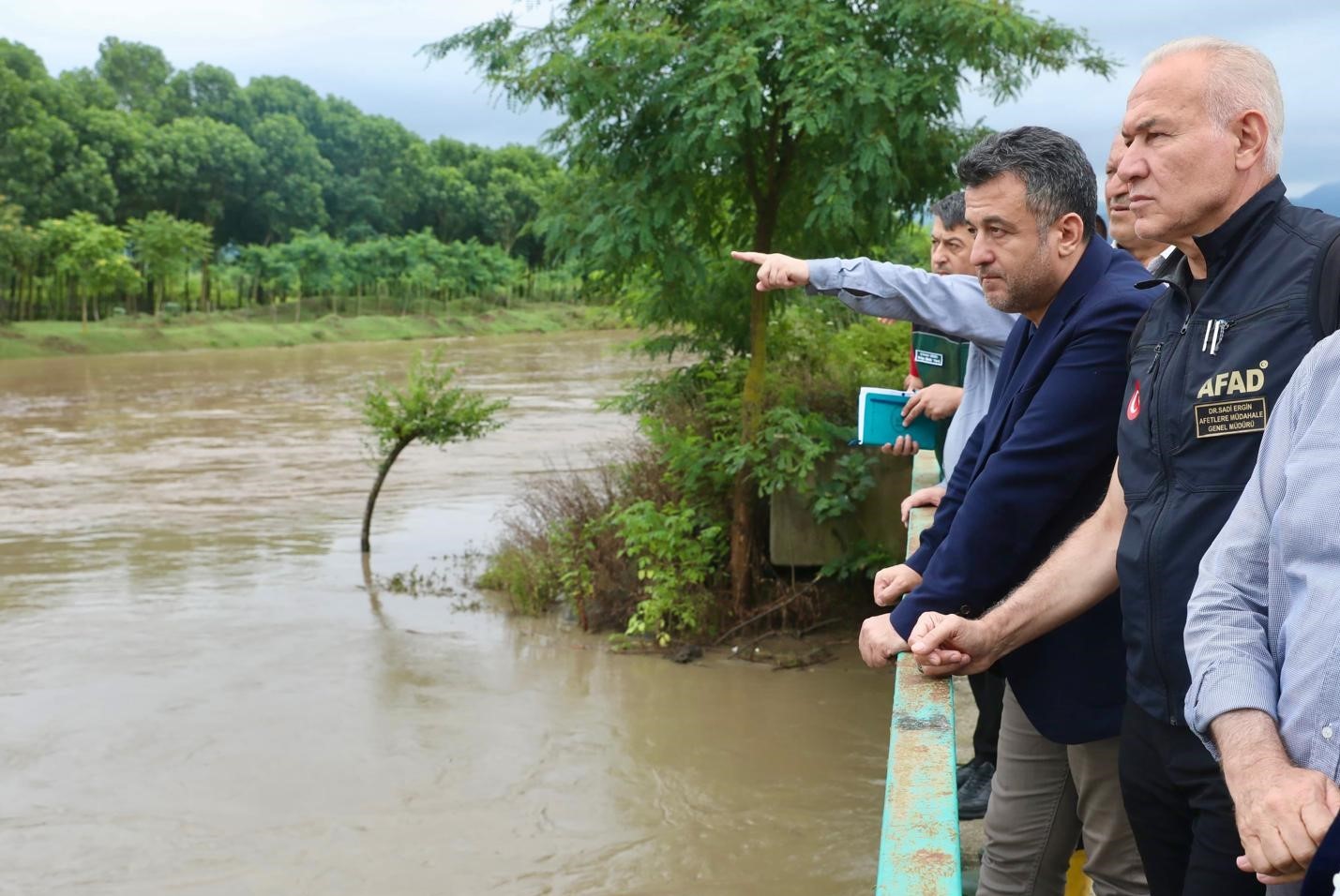 Samsun Büyükşehir tüm ekip ve ekipmanlarıyla sahada
