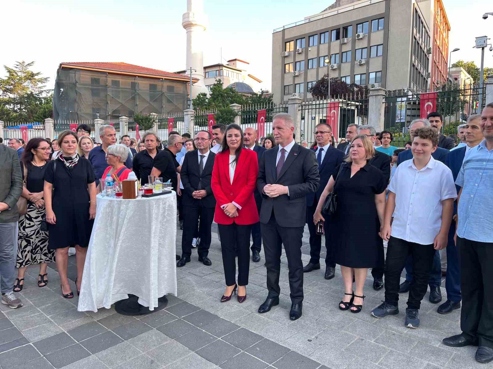 İstanbul Valisi Gül, LGS Türkiye birincilerini ağırladı
