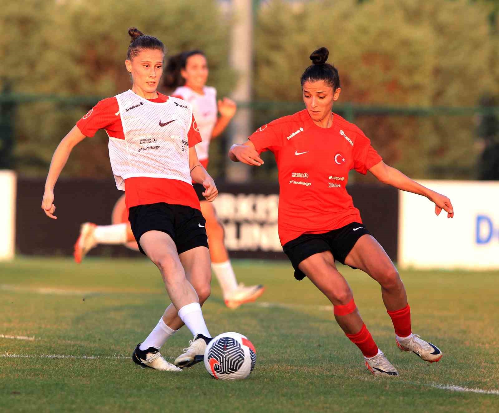 A Milli Kadın Futbol Takımı, İsviçre ve Macaristan maçları hazırlıklarını sürdürdü
