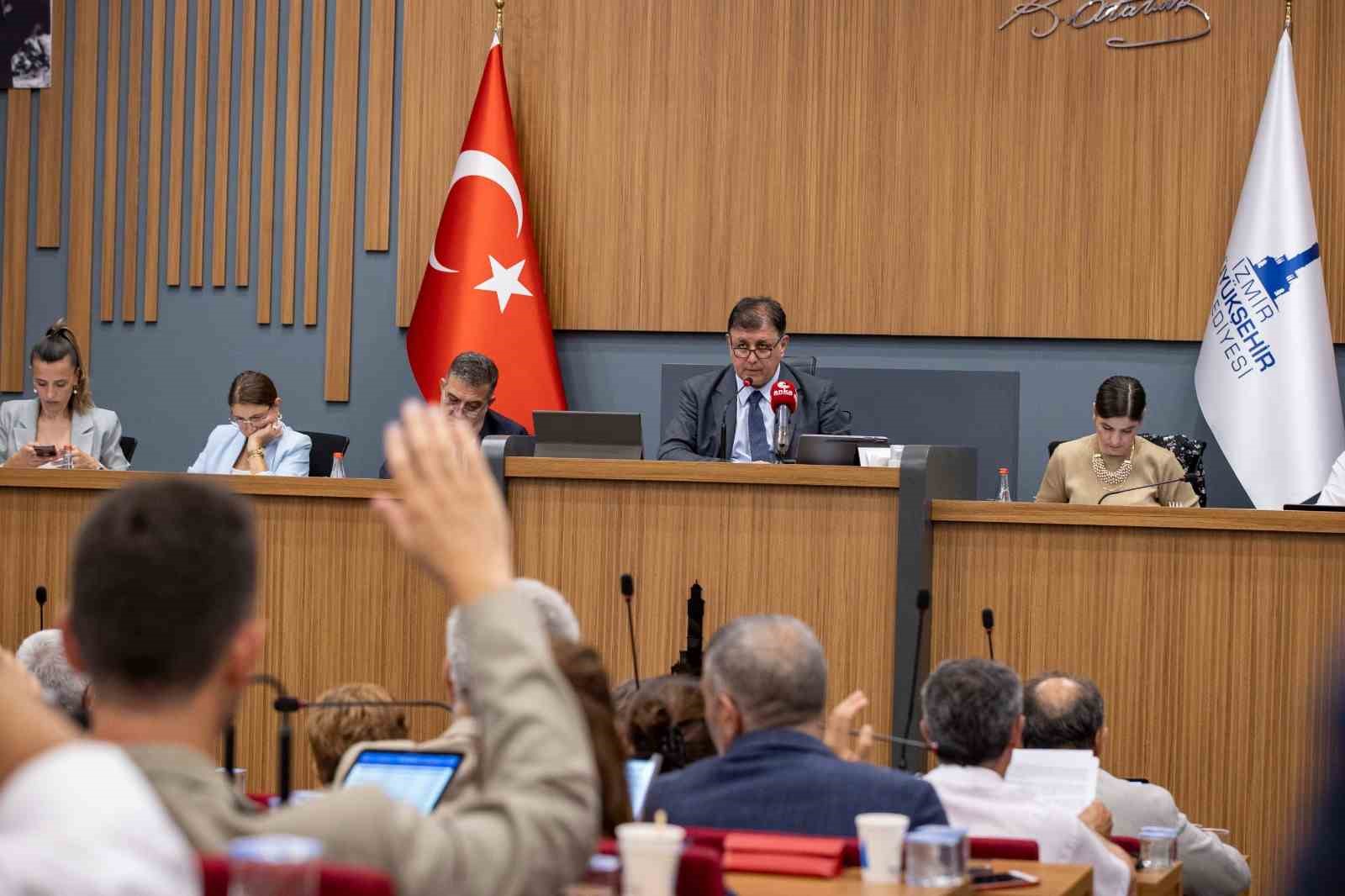 İzmir Büyükşehir Belediyesi memurlarının talebi mecliste görüşülecek
