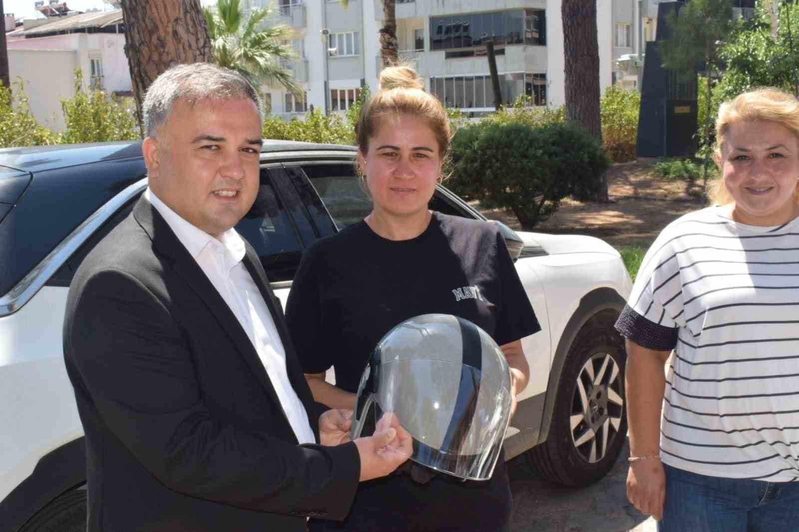 Bozdoğan’da motorculara kask dağıtımı sürüyor
