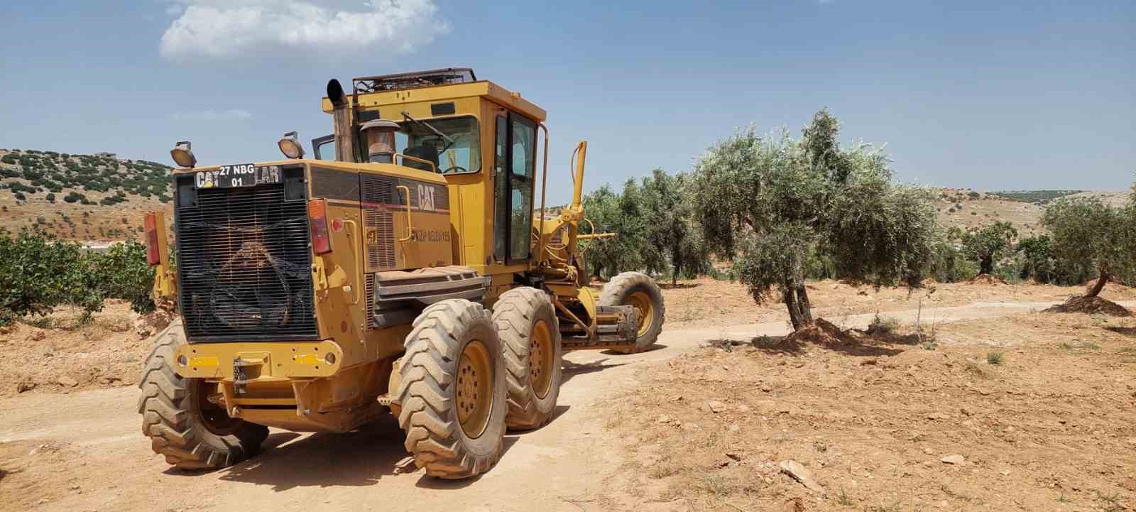 Nizip Belediyesi’nin kırsaldaki hizmetleri sürüyor
