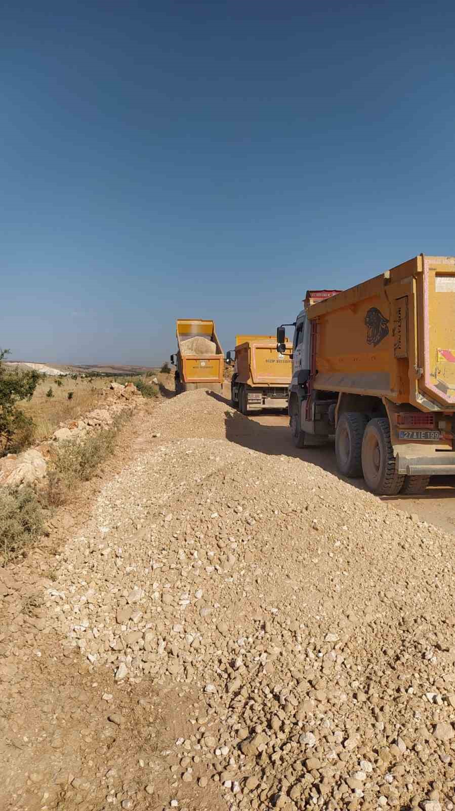 Nizip Belediyesi’nin kırsaldaki hizmetleri sürüyor
