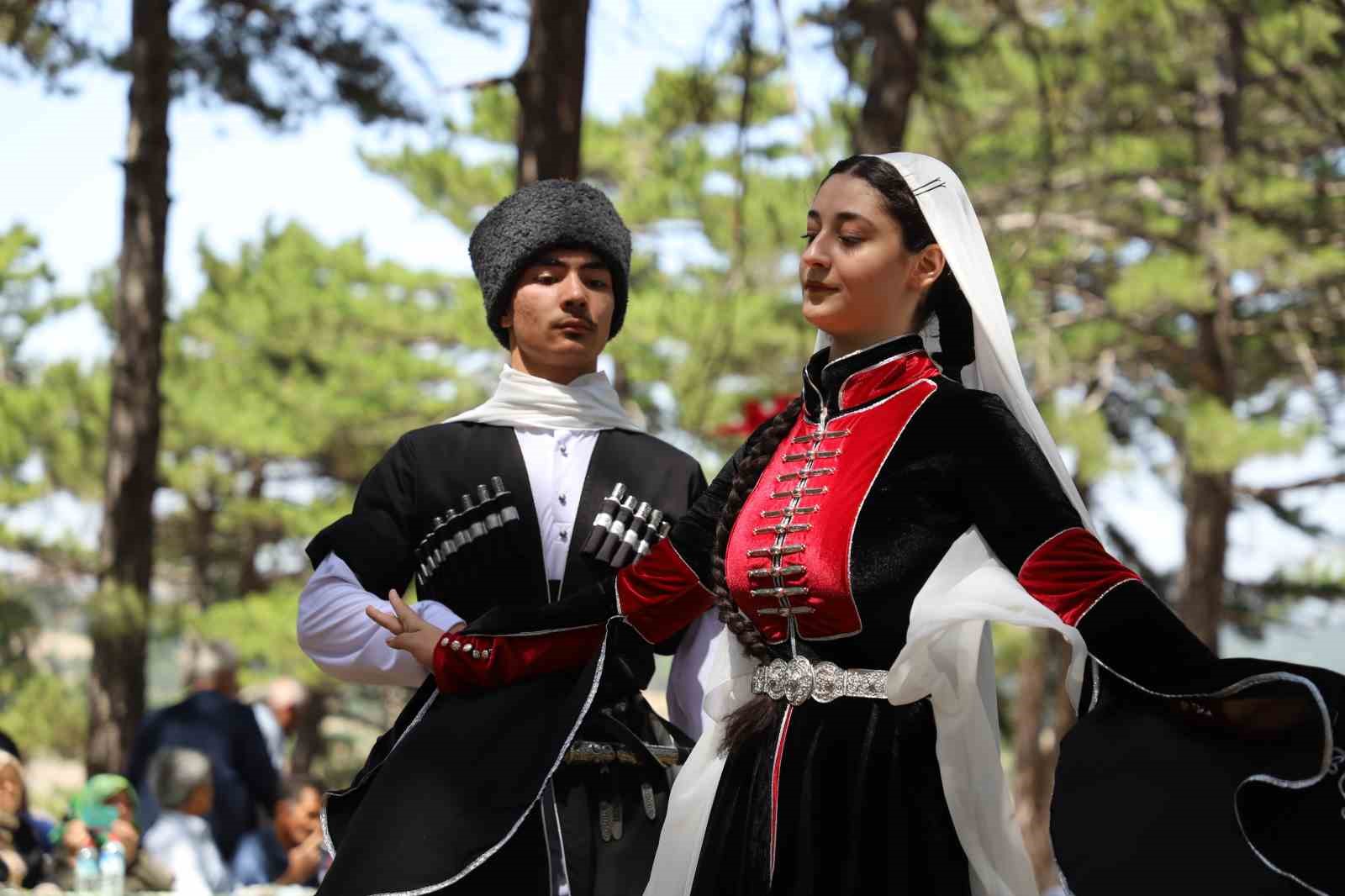 Karaçayır Köyü şenliği yoğun katılıma sahne oldu
