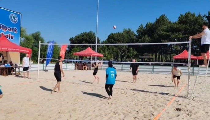 Plaj Voleybolu Turnuvası’nın şampiyonu ‘Kumdan Kale’ isimli takım oldu
