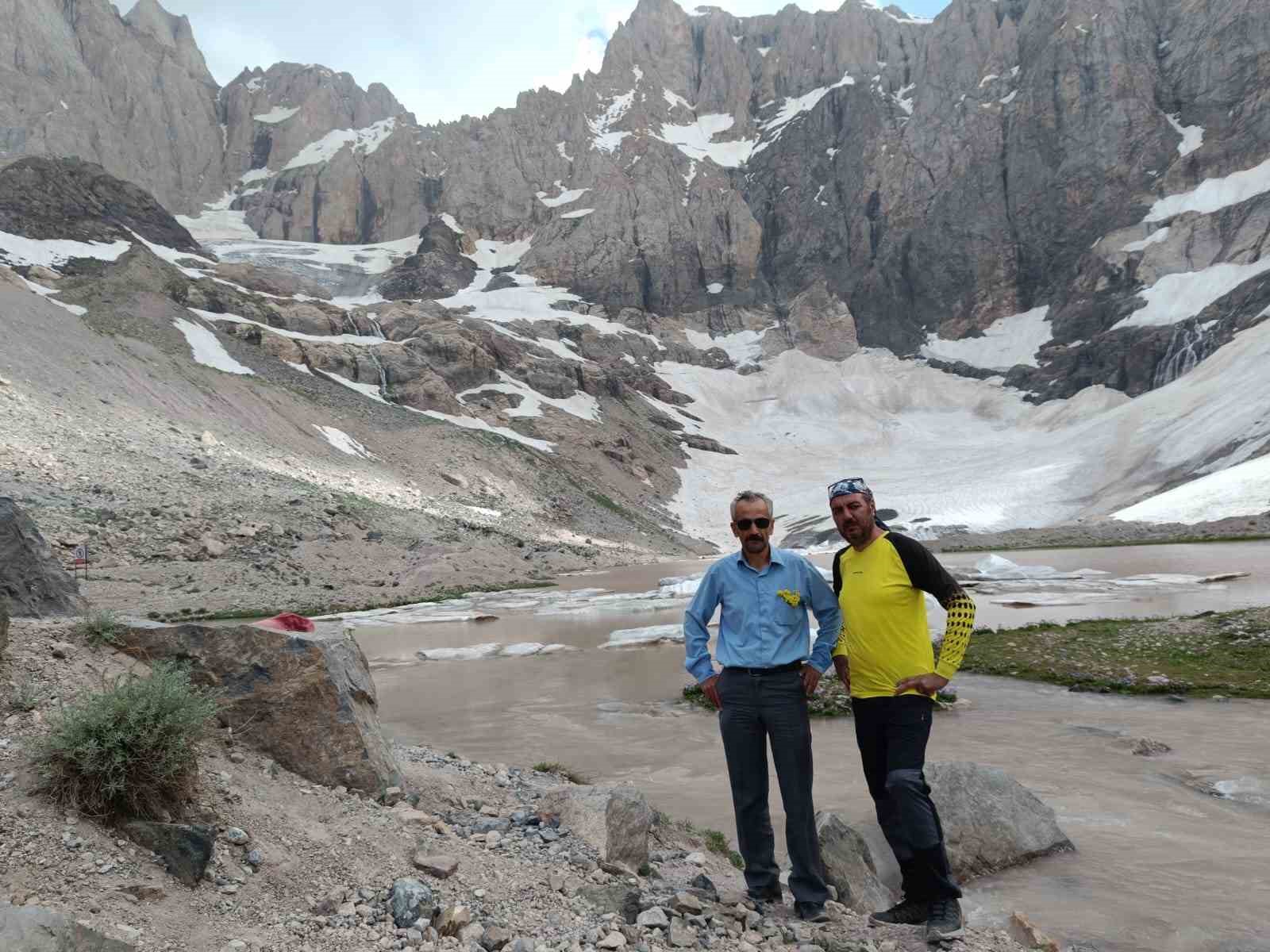 Yabancı ve yerli turistler Hakkari coğrafyasına hayran kaldı
