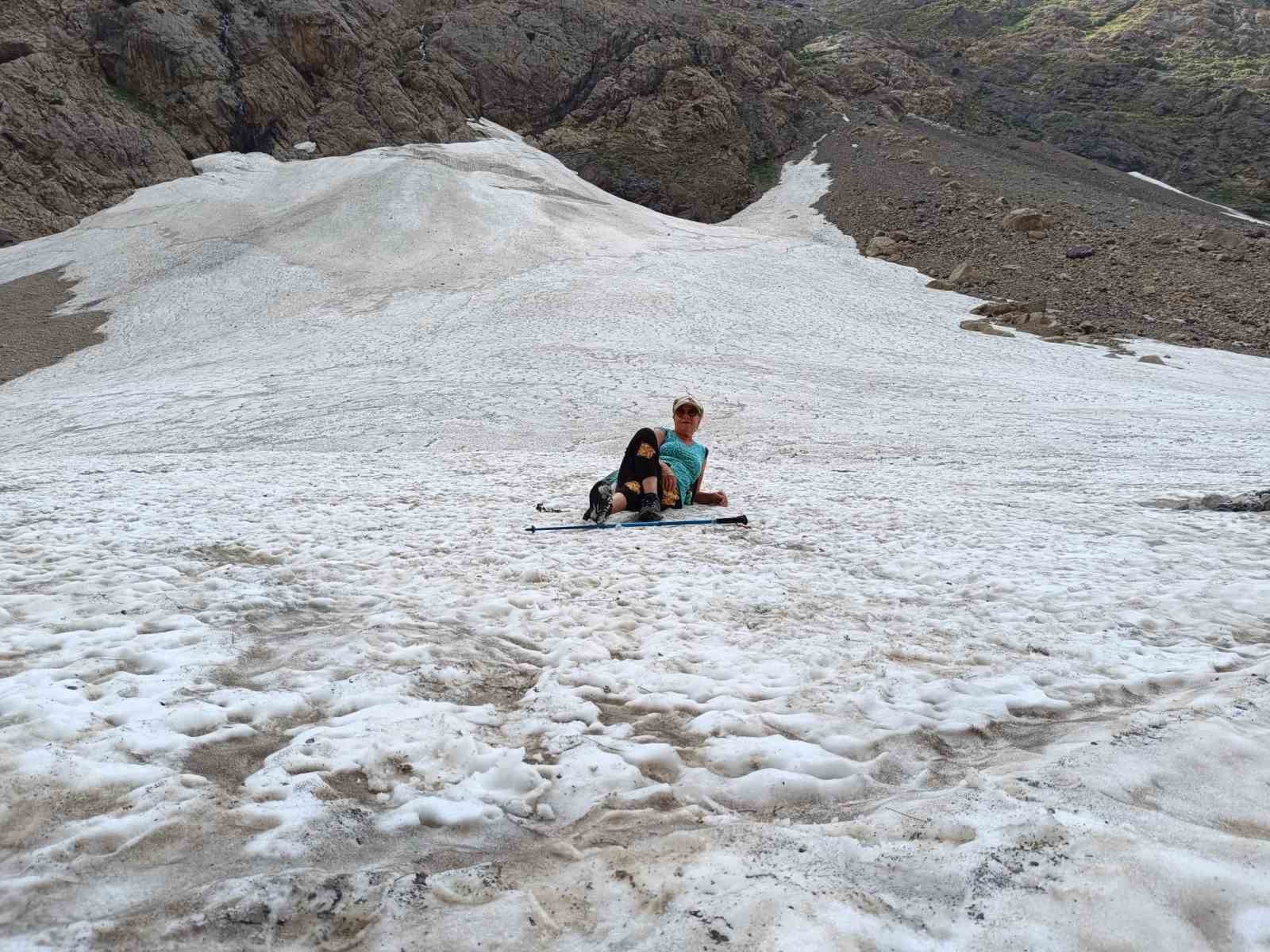 Yabancı ve yerli turistler Hakkari coğrafyasına hayran kaldı
