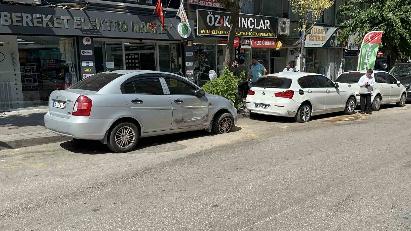 Can pazarı yaşanan kaza kamerada.. 2 kişi ağır yaralandı
