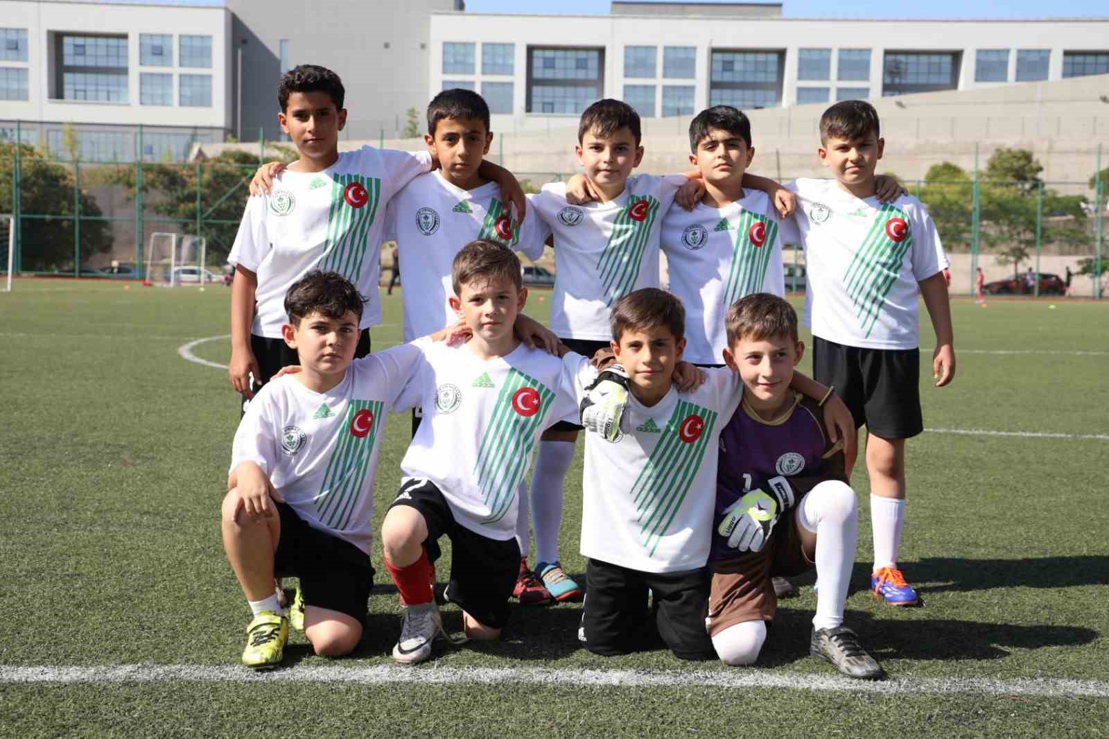 Minikler Pişmaniye Cup Futbol Turnuvasında kıyasıya mücadele etti
