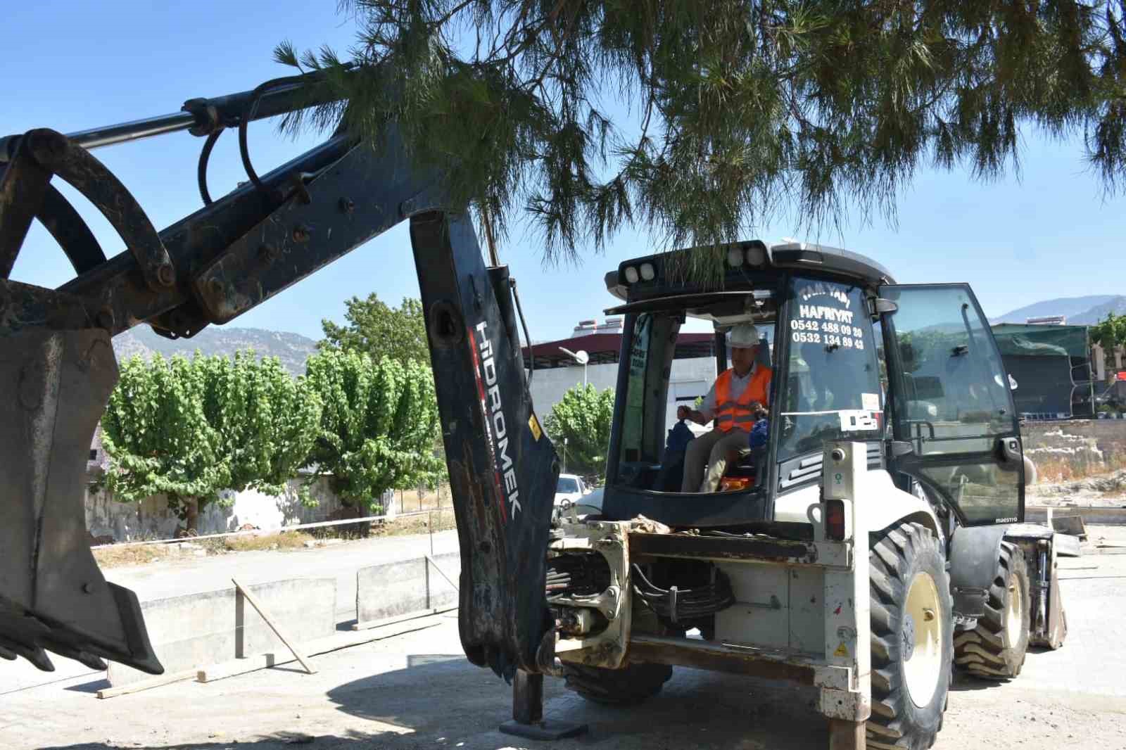 Buharkent’te doğalgaz için ilk kazma vuruldu
