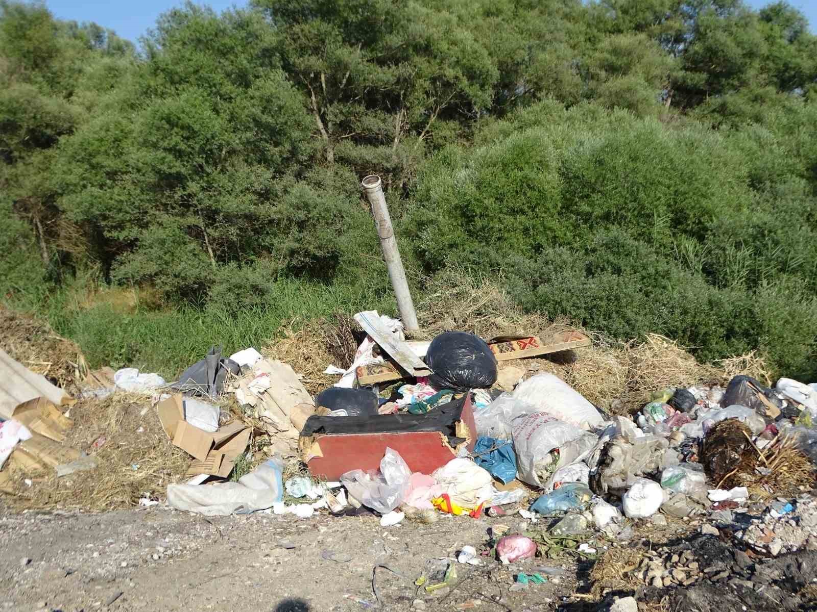 Hisarcık Belediyesi’ne Koca Çay kenarında korkutan kirlilik eleştirisi
