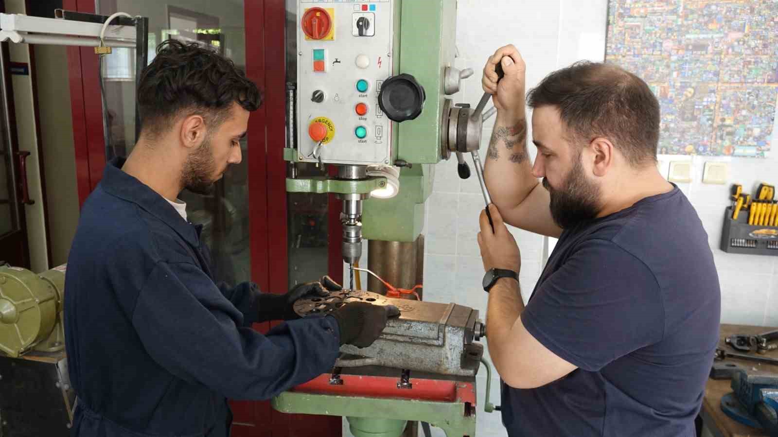 Gaziantep Üniversitesi öğrencileri TEKNOFEST’te birincilik hedefliyor
