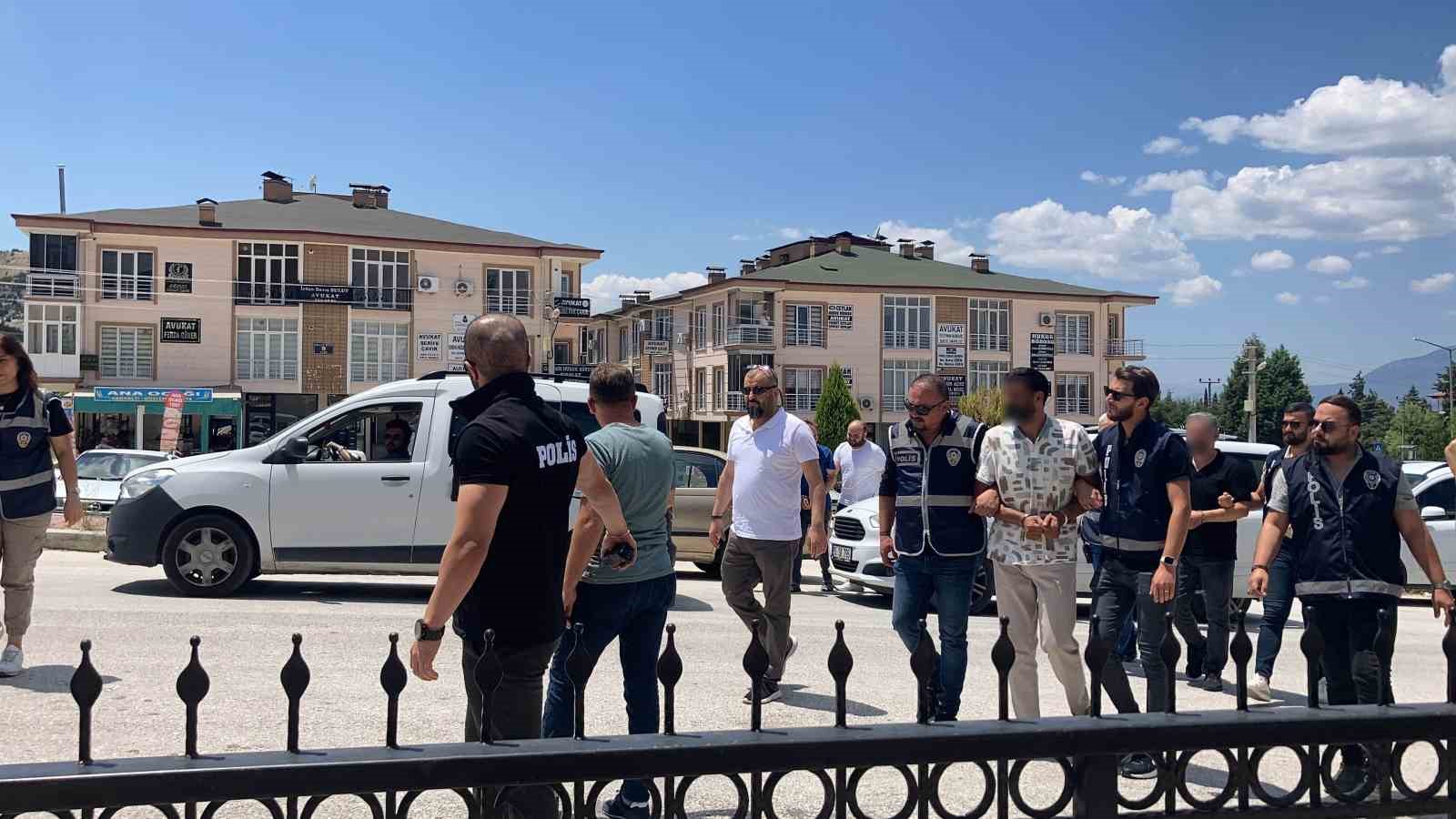 Burdur’da fuhuş operasyonu: 4 gözaltı
