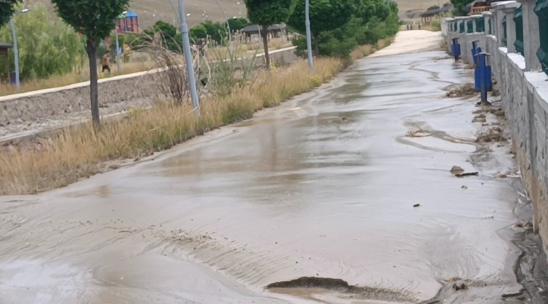 Özalp’ta yaşanan sel sonrası çalışmalar devam ediyor
