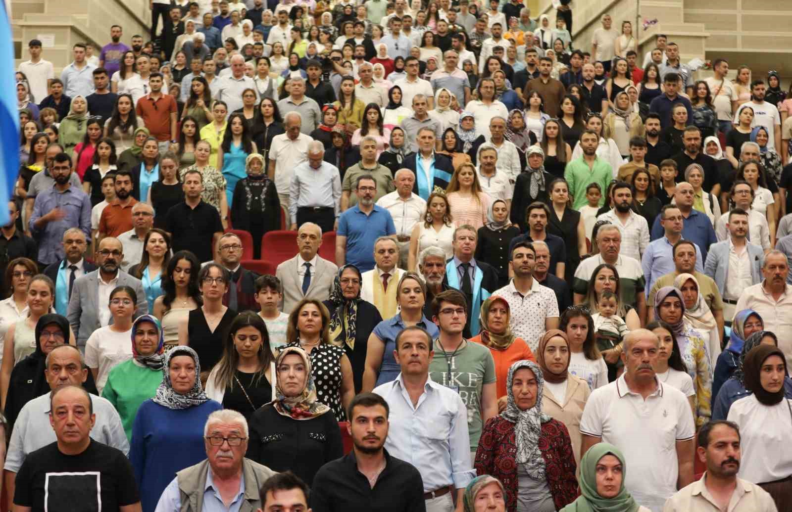 ERÜ İktisadi ve İdari Bilimler Fakültesi’nde mezuniyet sevinci
