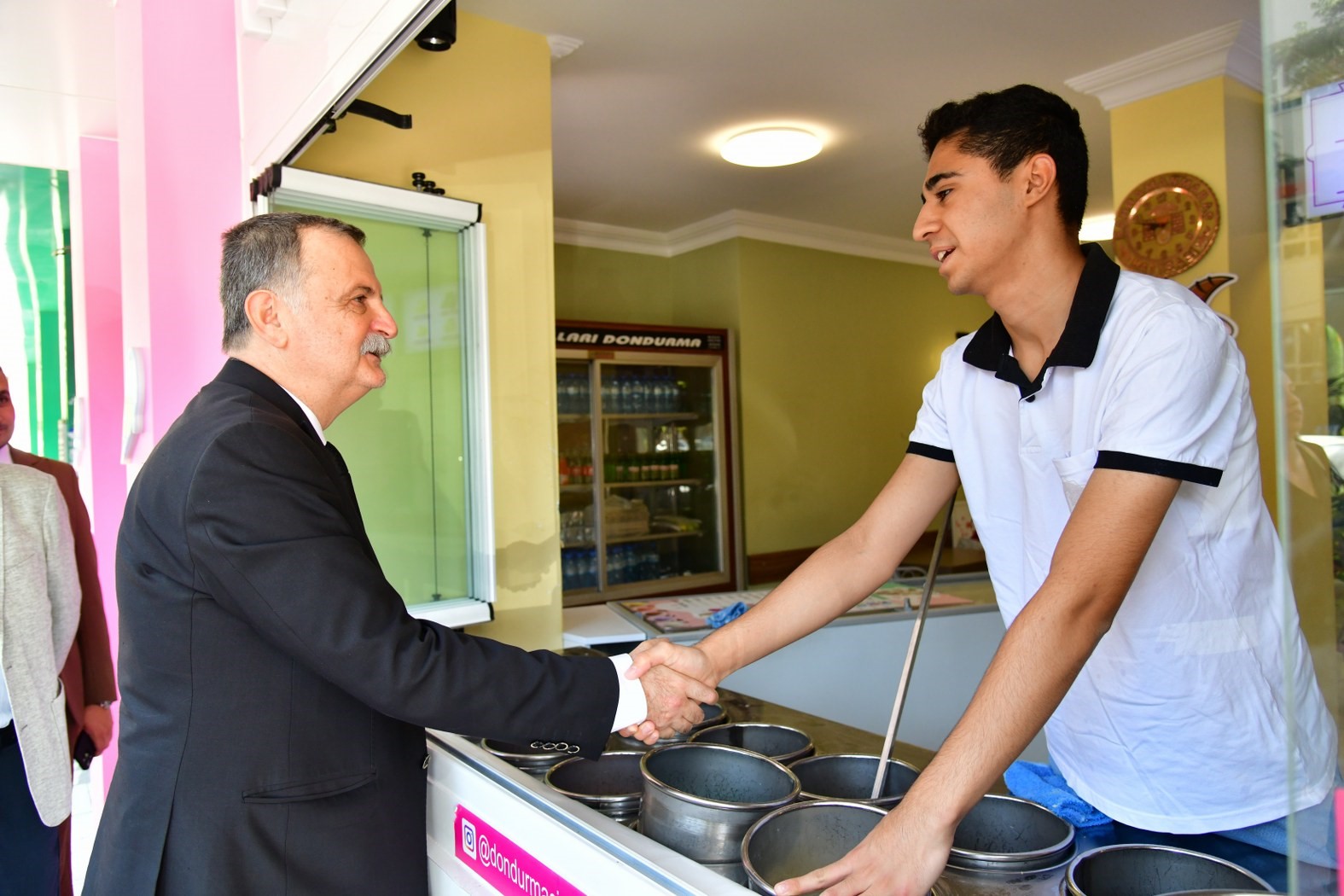 Başkan Balaban sahada esnafı dinledi
