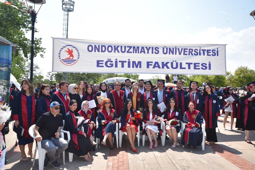 OMÜ Eğitim Fakültesi 692 mezun verdi
