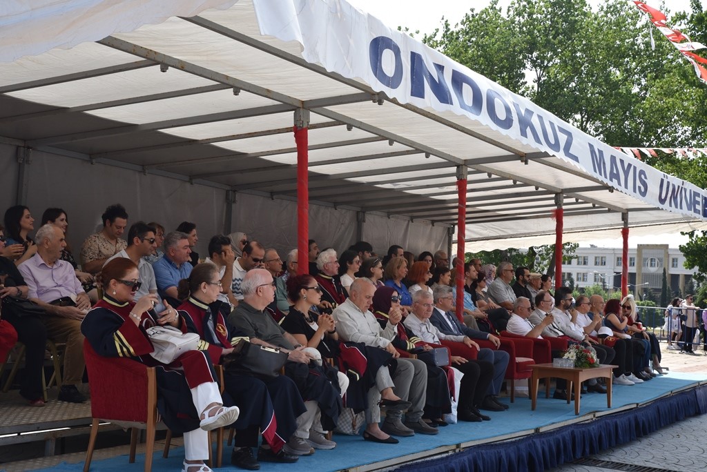 OMÜ Eğitim Fakültesi 692 mezun verdi
